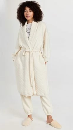 Outlet ???? THE GREAT. The Quilted Robe Washed White ????